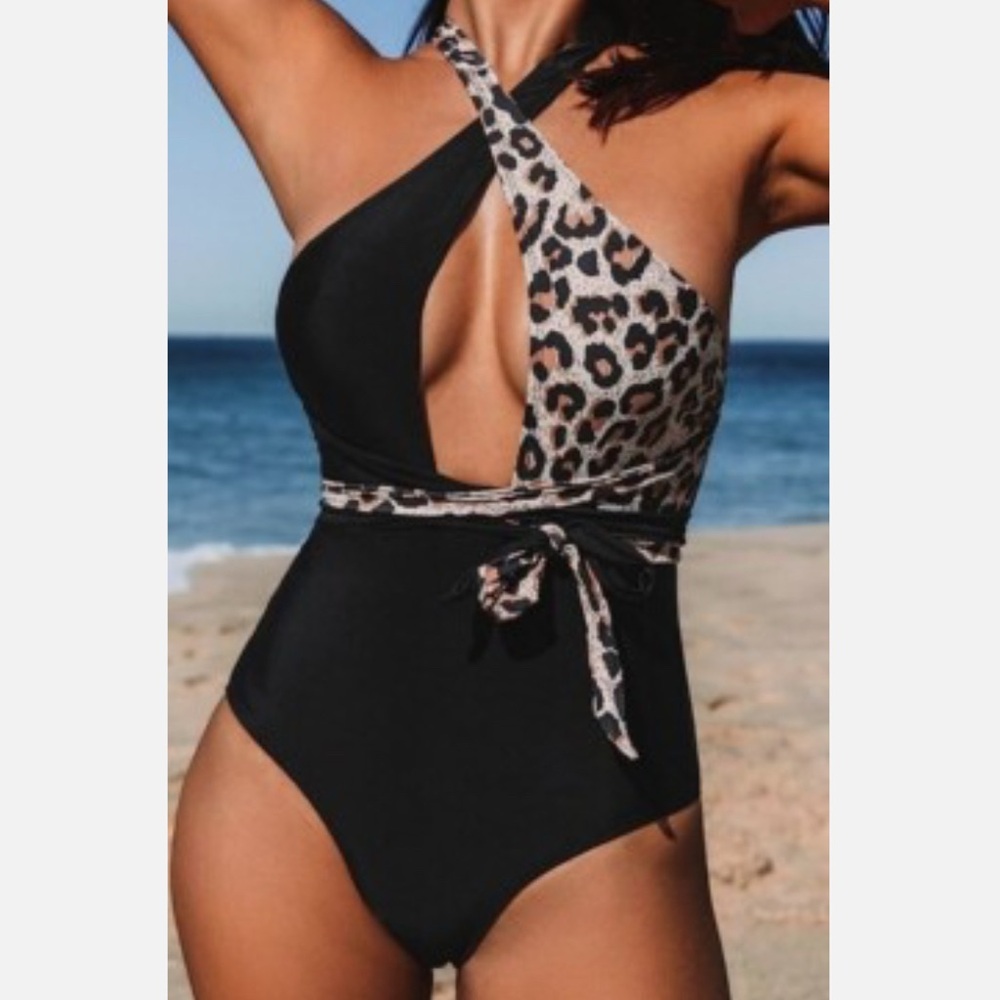 CUPSHE Animal Print Colorblock Criss Cross One-Piece Swimsuit--NWT--S
